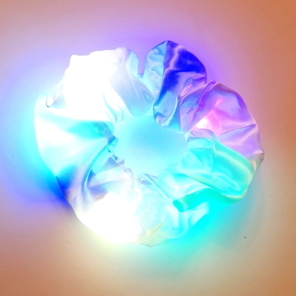 Fun white Glowing and Blinking Hair Scrunchie NWOT - Picture 5 of 5